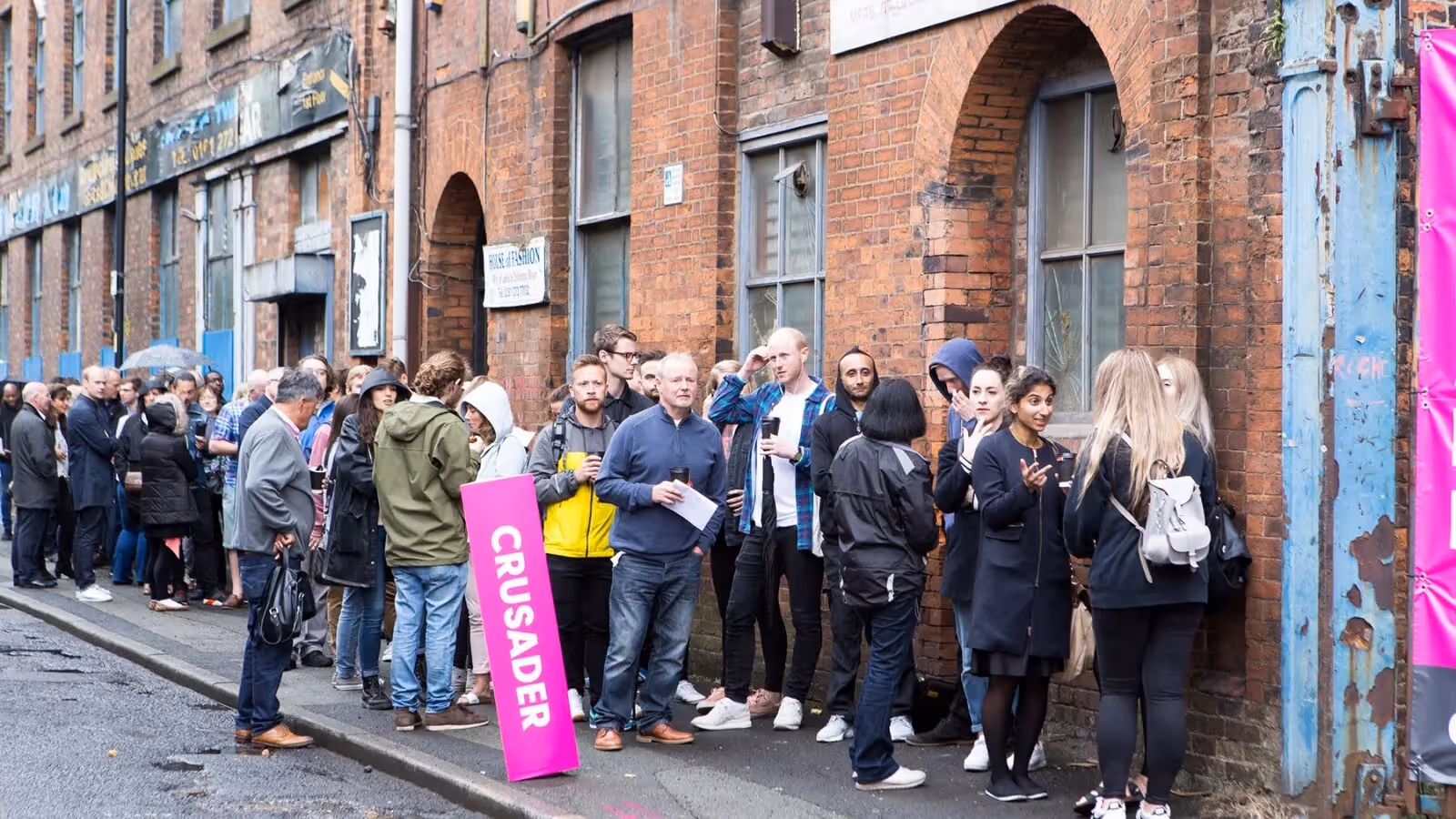 Que for Crusader apartments